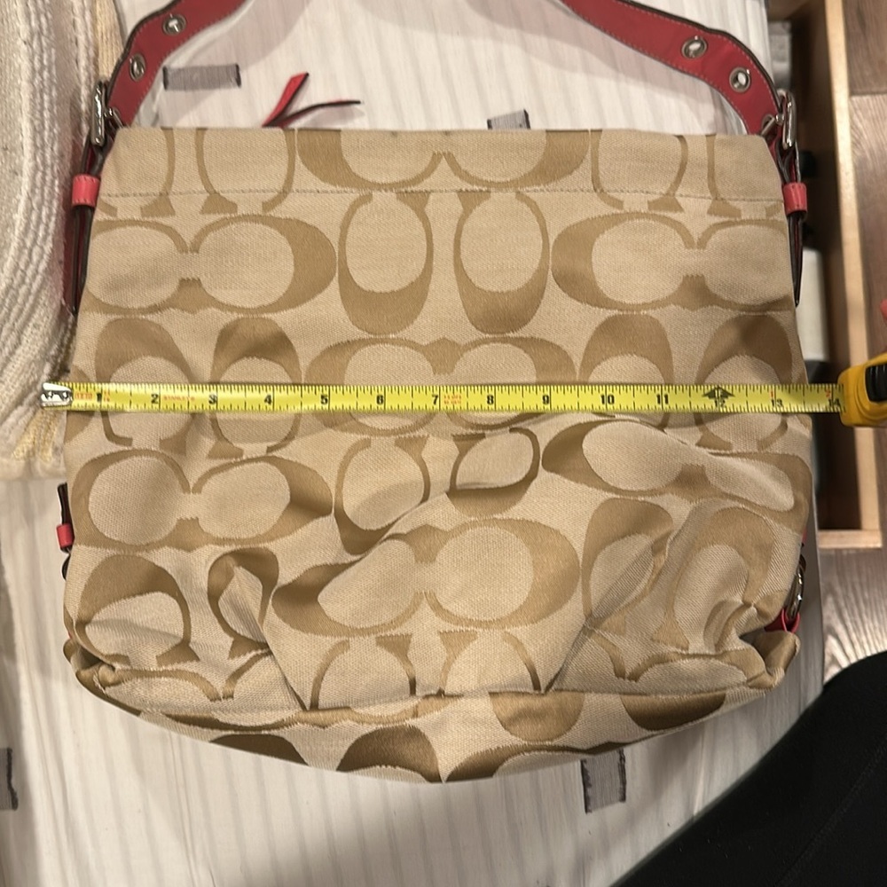 Coach One Shoulder Bag
Signature Leather Pink - Picture 12 of 16